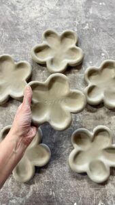 Ik plaatste een fabriek stuk klei op Instagram met de hashtag #createflower-vormige bekers omdat het zo schattig is. Ik kleur ze in kleur voor mensen die huisdieren hebben. 1 aa28d7795a3d89e72afbd439586fdbc2