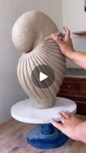", Stoneware Beeldhouwkunst Art by @moran, is een concrete foto die beschikbaar is op Instagram. strabelsi ", Keramische kunstwerken, aardewerk, sculptuur 1 013776258f96af3551524b25fdbfdab1
